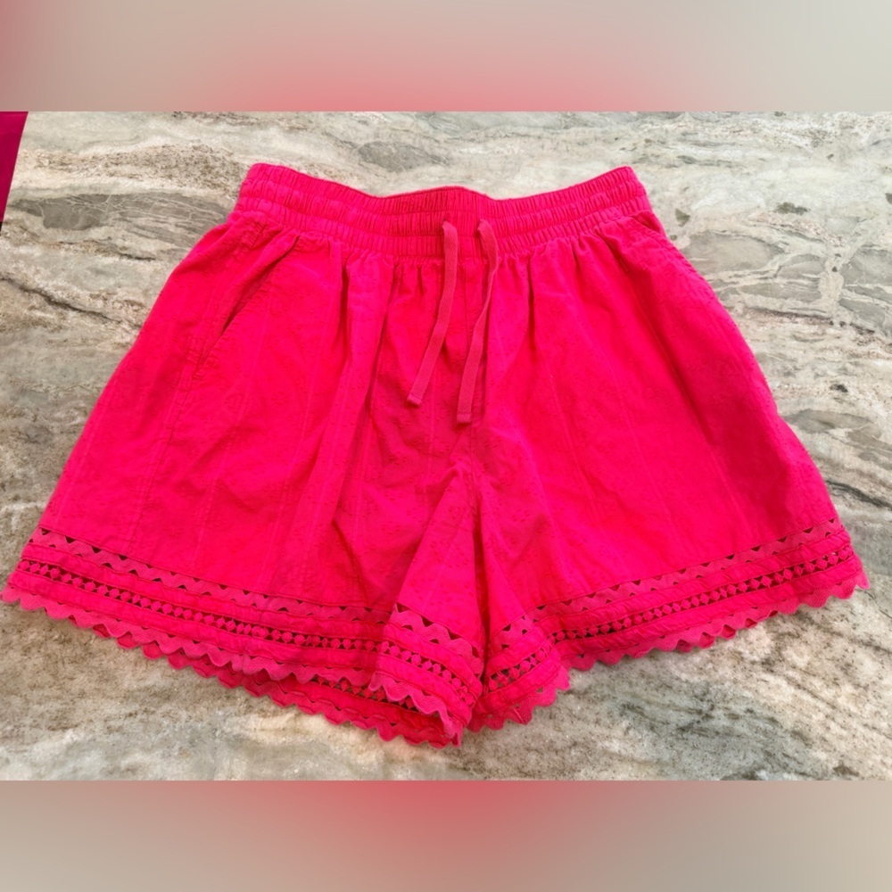 Crown & Ivy Pink Lace Trim Shorts Medium Elastic Waist Textured Cotton Summer